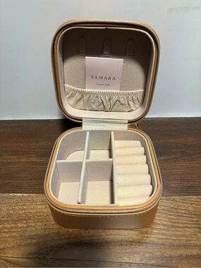 Samara Beige Travel Jewelry & Makeup Organizer Case